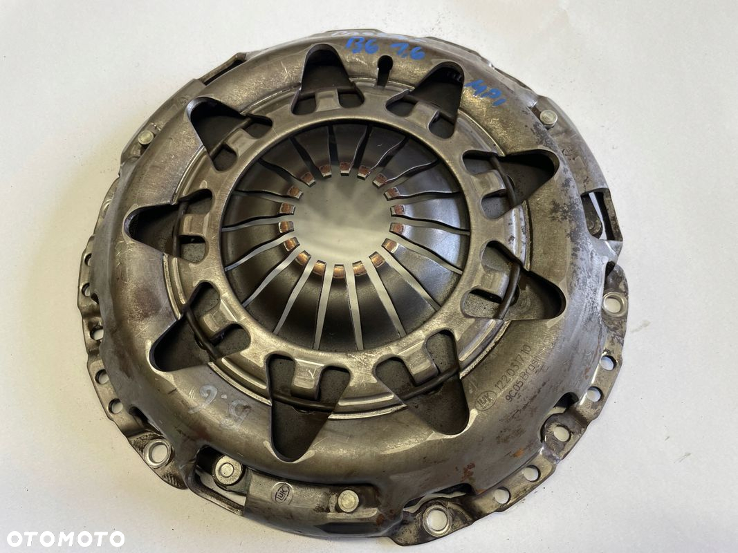 VW PASSAT B6 GOLF V 1.6 MPI DOCISK SPRZĘGŁA 122031710 - 2
