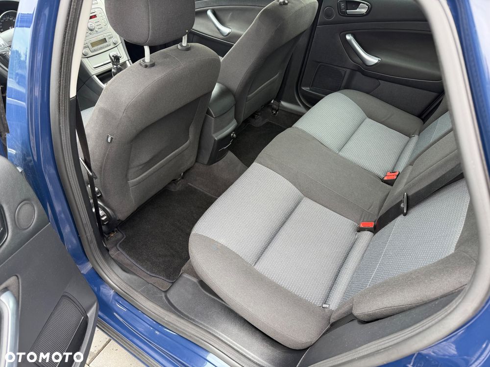 Ford Mondeo 1.8 TDCi Ambiente - 12
