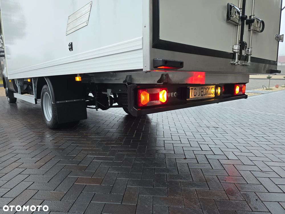 Iveco DAILY DAILY 50C16 KONTENER IZOTERMICZNY 10PALET 4,91cmDługi  2,11cmSzeroki  2,31cmWysoki  SALON PL 106 Tyś km STAN JAK NOWY NA GWARANCJI TEMPOMAT FOTEL PNEŁMATYCZNY KLIMATYZACJA AUTOMATYCZNA - 21