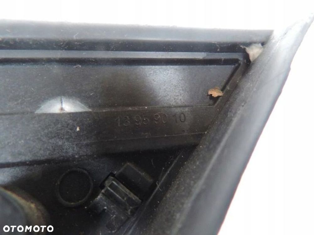 OPEL ADAM TRÓJKĄT ZAŚLEPKA BŁOTNIKA PRAWY 13959010 - 3