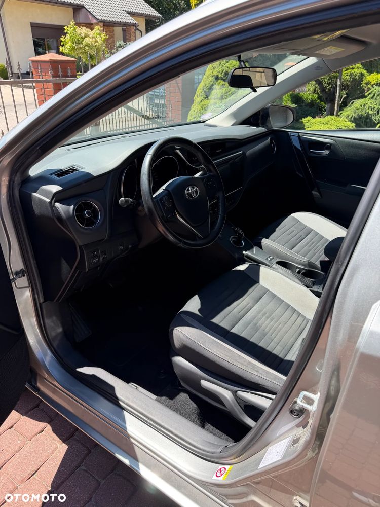 Toyota Auris - 14