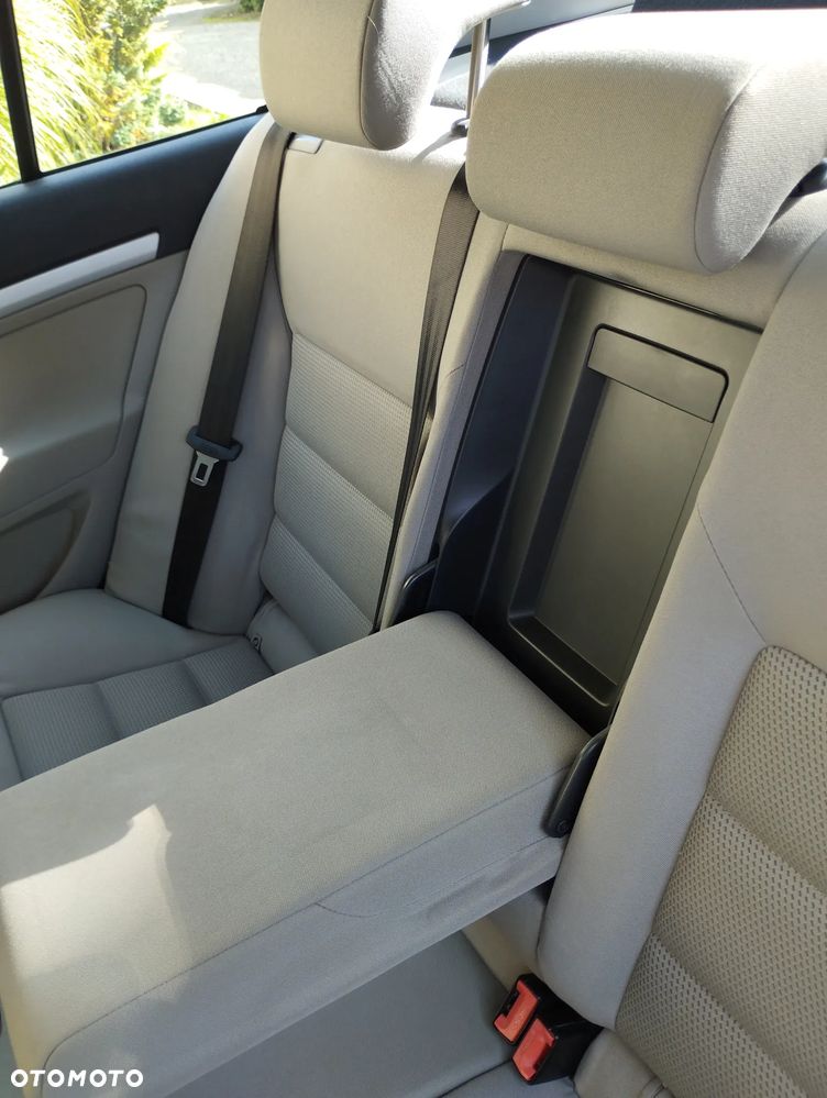 Skoda Octavia 1.6 Ambiente - 18