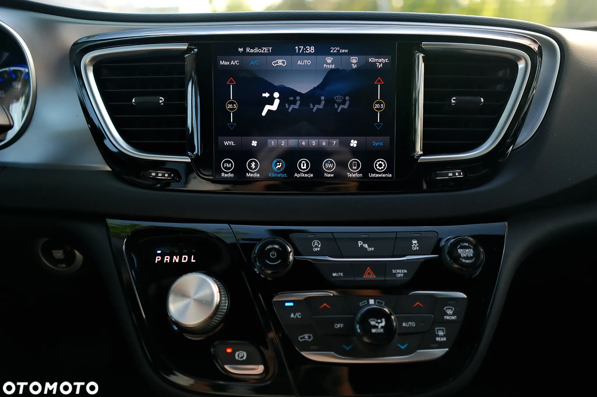 Chrysler Pacifica - 32