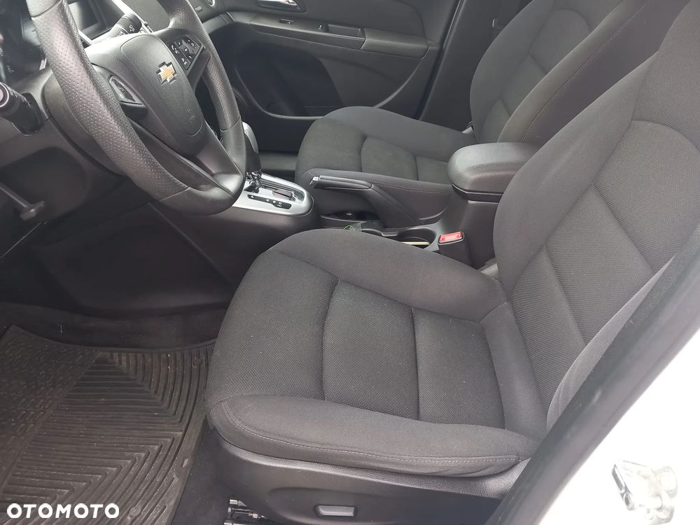 Chevrolet Cruze - 12