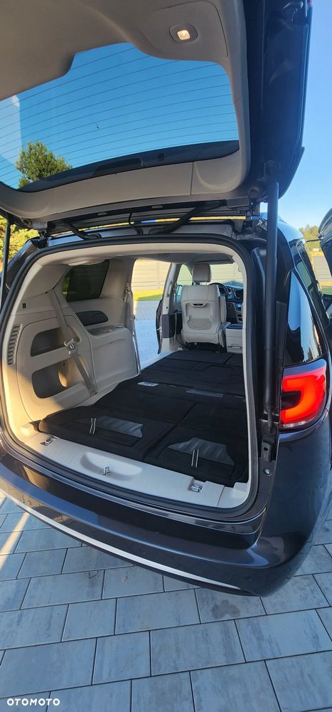 Chrysler Pacifica - 17