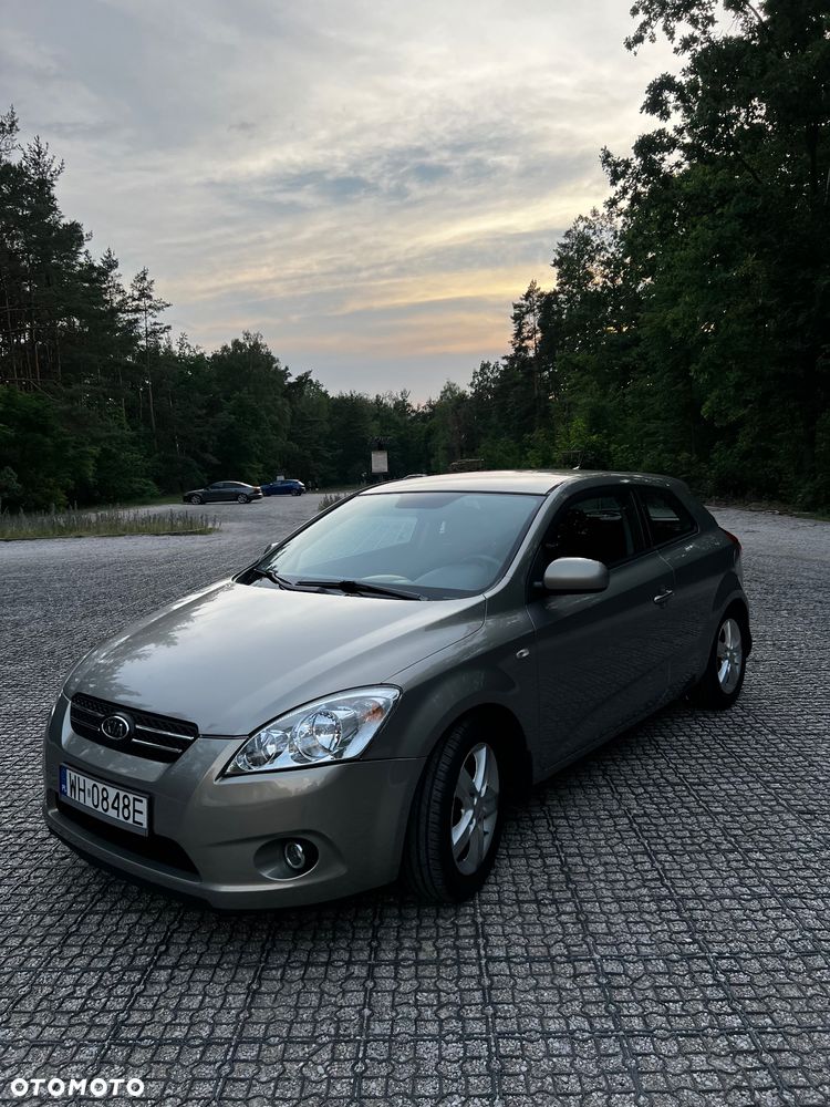Kia Ceed - 4
