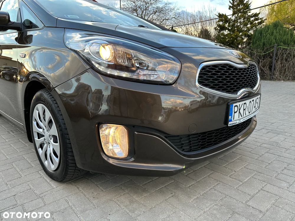 Kia Carens - 34