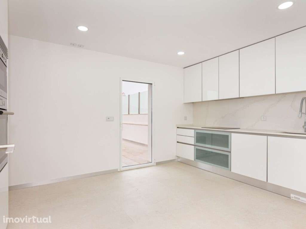 Moradia T3 com jardim inserida na Vila histórica da Areia - Grande imagem: 3/22