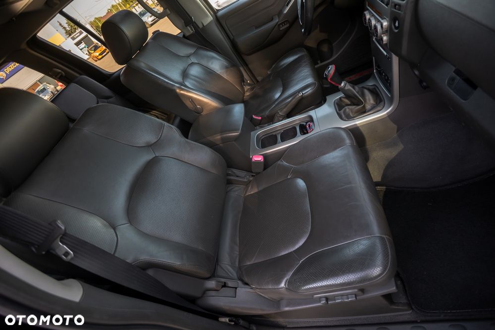 Nissan Pathfinder 2.5 dCi Premium - 24