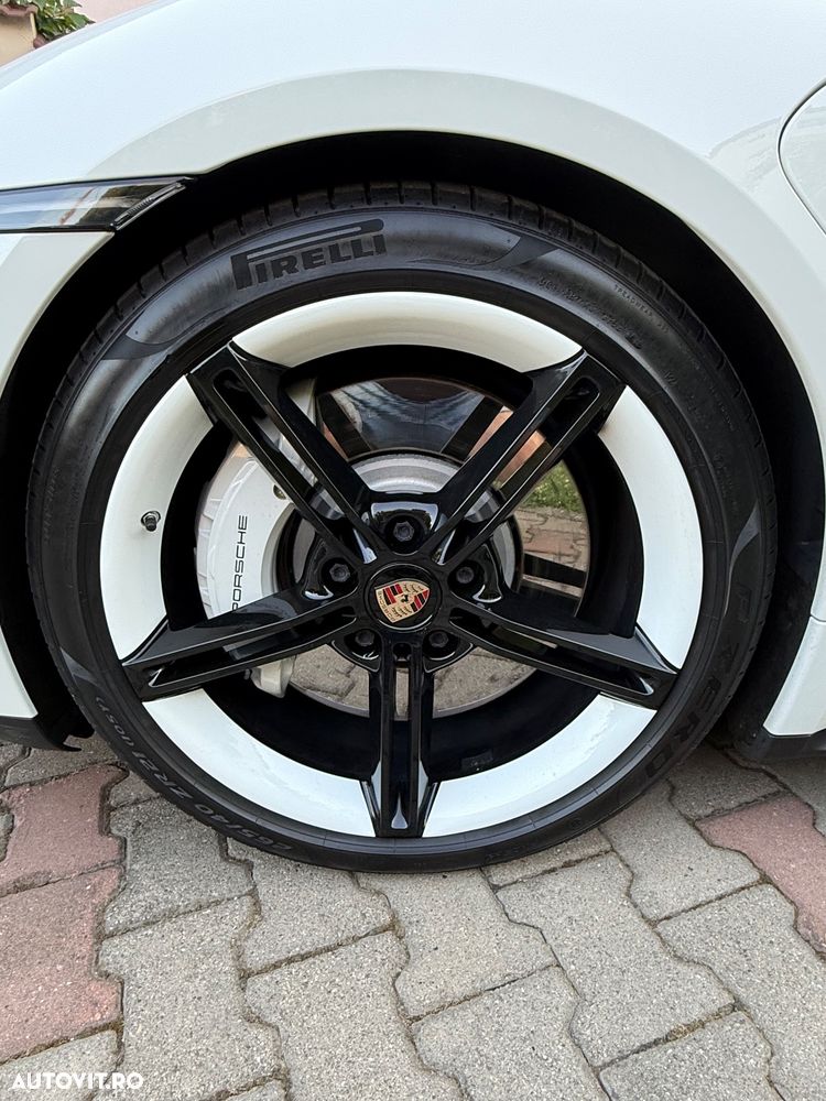 Porsche Taycan - 10