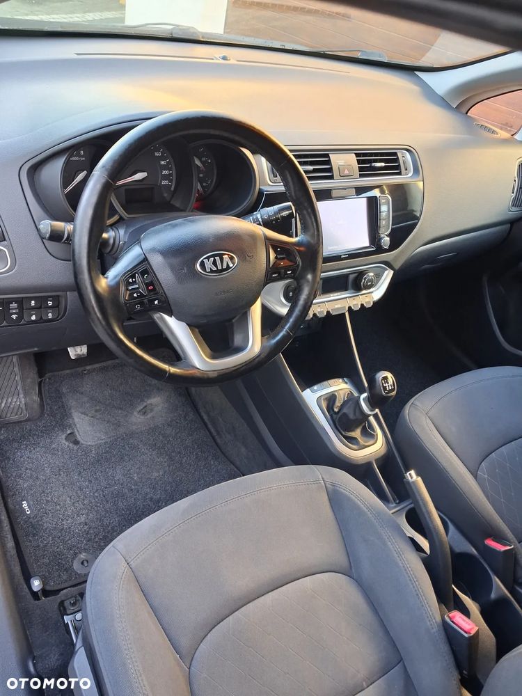 Kia Rio - 4