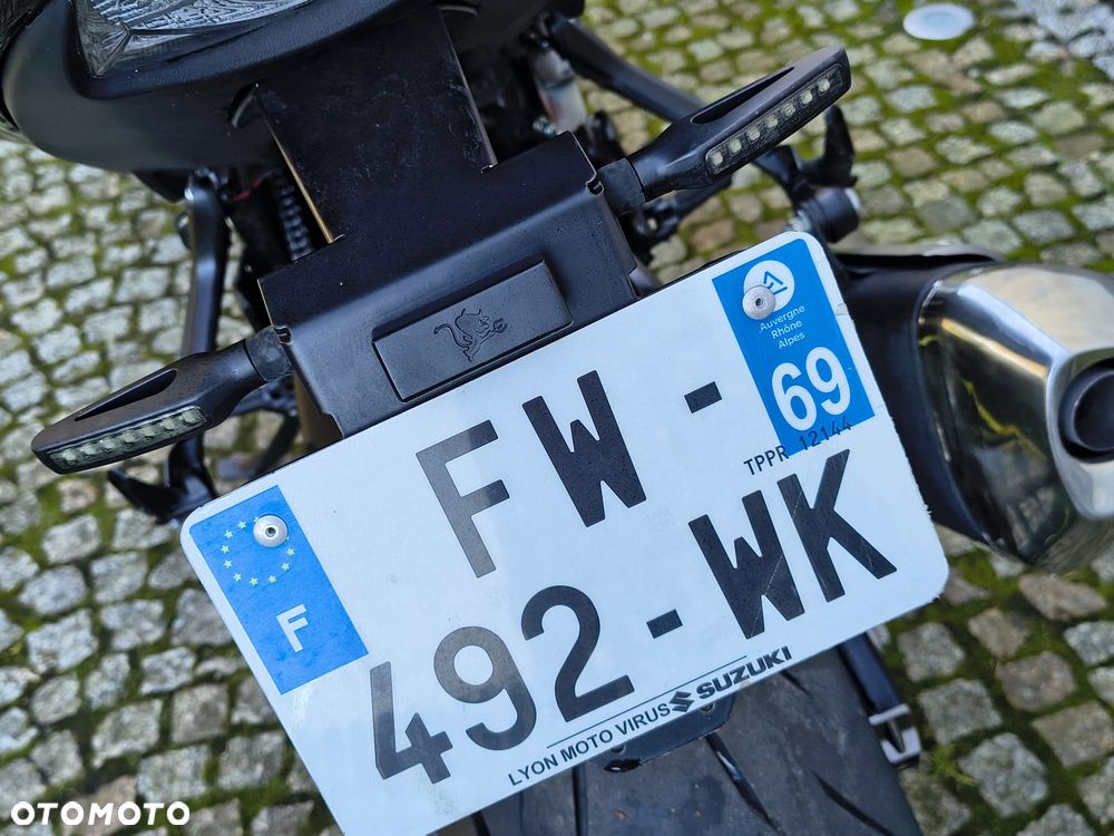 Suzuki GSX - 28