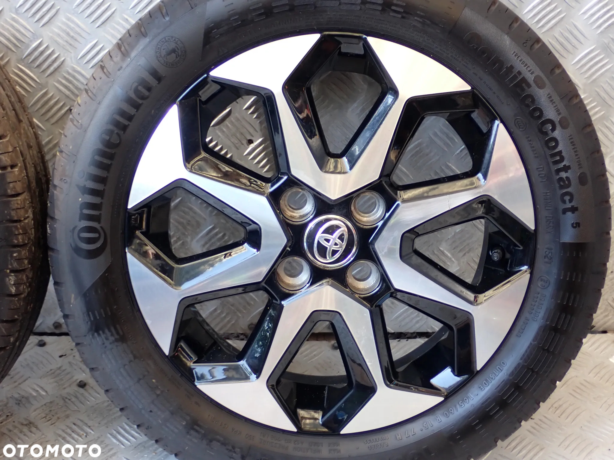 KOŁA FELGI ALUMINIOWE TOYOTA AYGO II  4,5JX15  ET 35  4X100  42611-0H050  Z OPONAMI LATO 165/60/15  2200 ZŁ - 7