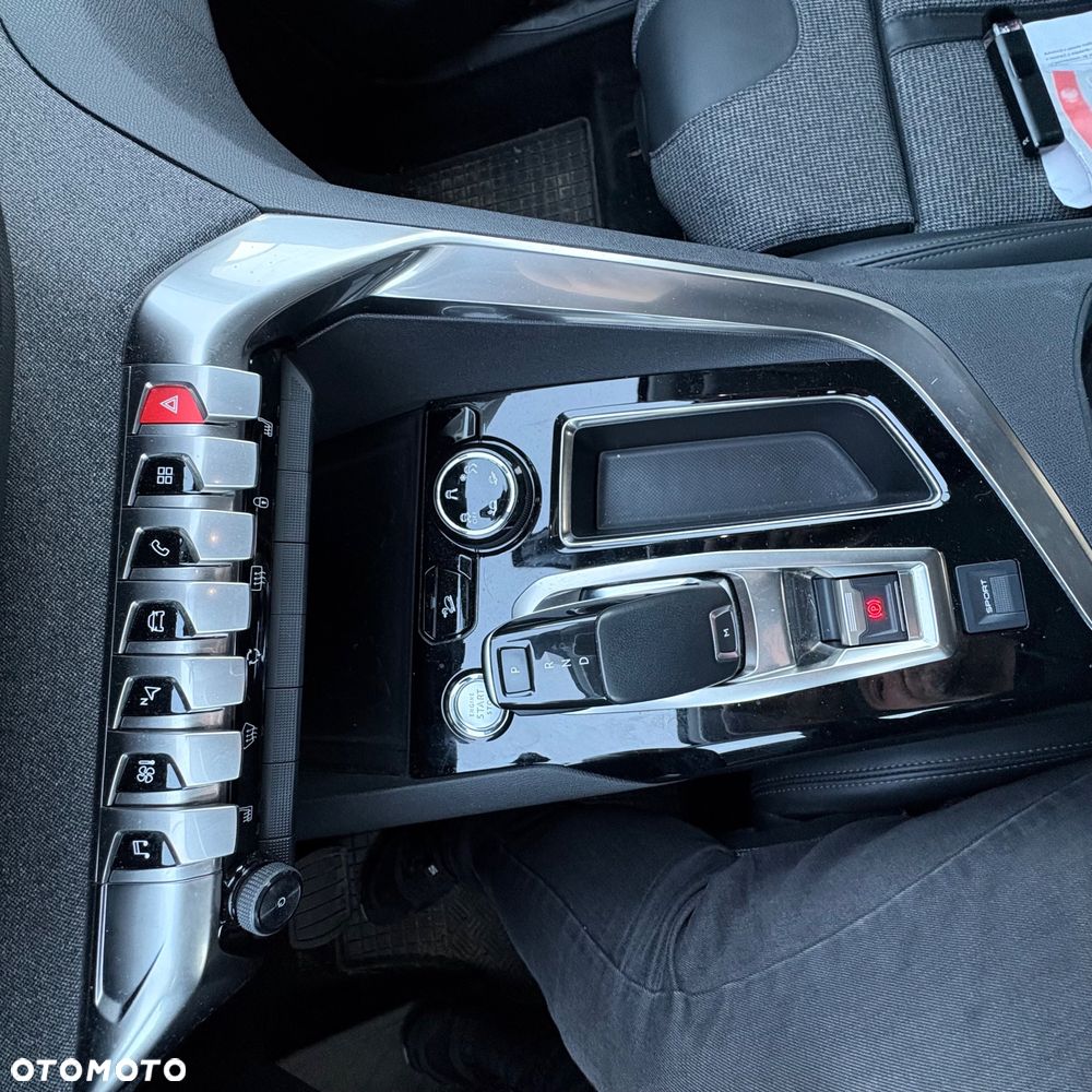 Peugeot 3008 1.2 PureTech GPF Allure S&S EAT8 - 4