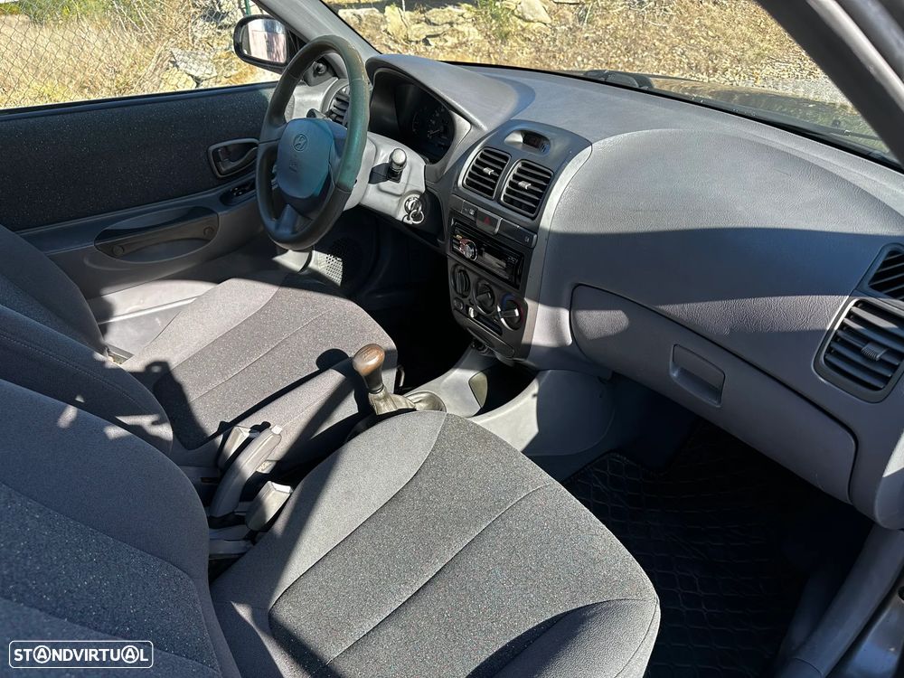 Hyundai Accent 1.3 Charme - 10