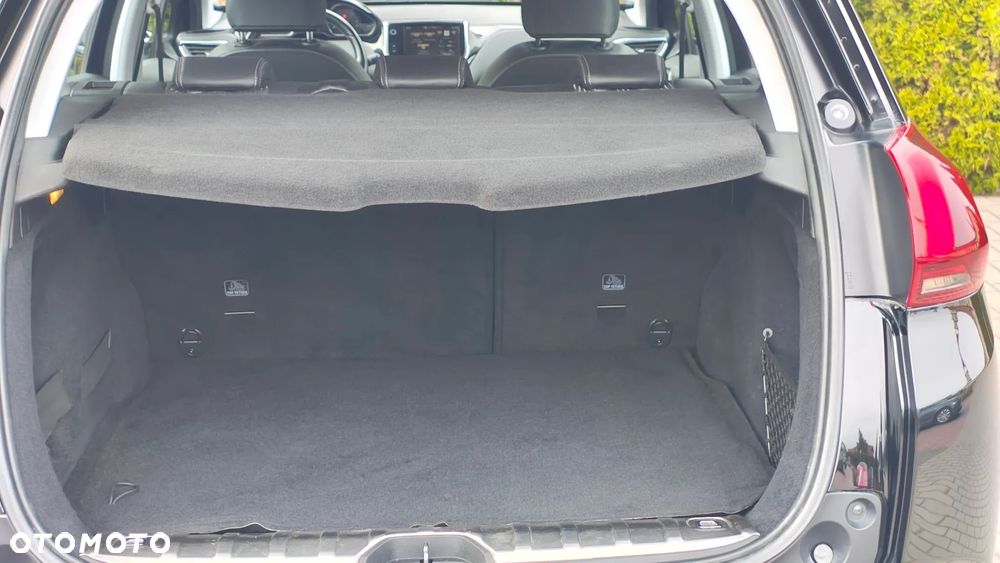 Peugeot 2008 1.6 BlueHDi Allure S&S - 18