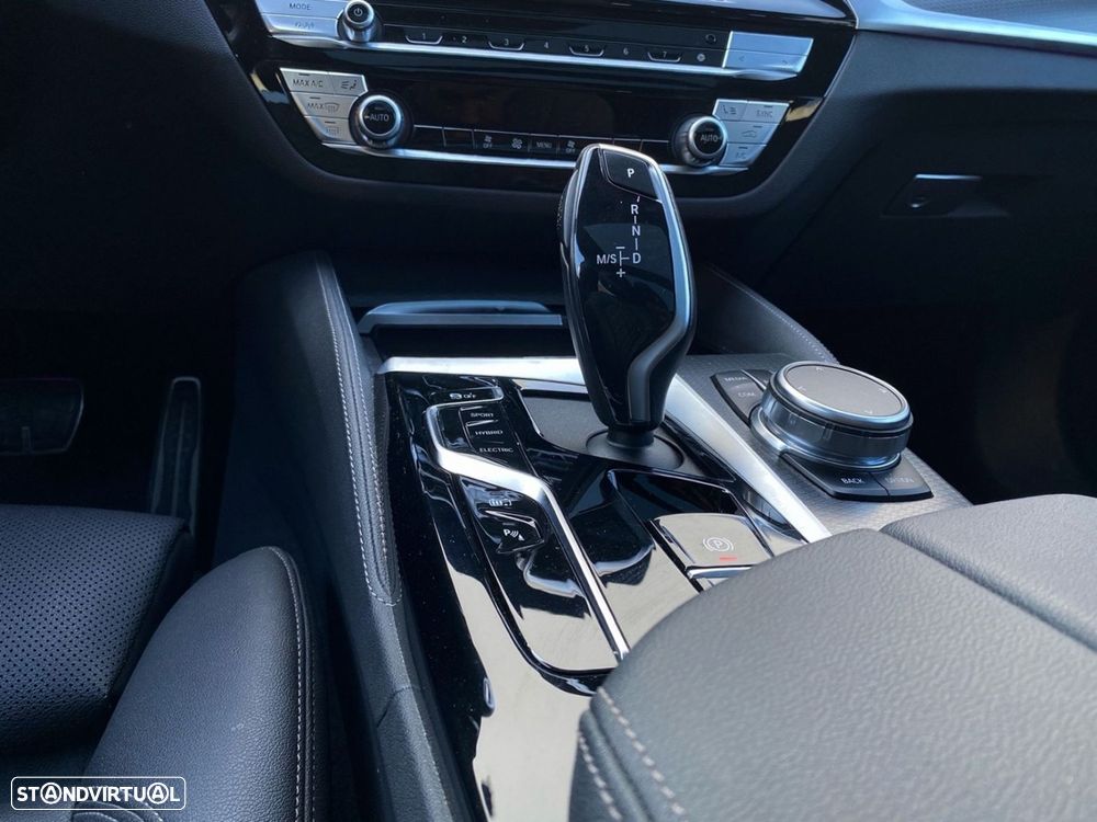 BMW 530 e Pack Desportivo M - 15