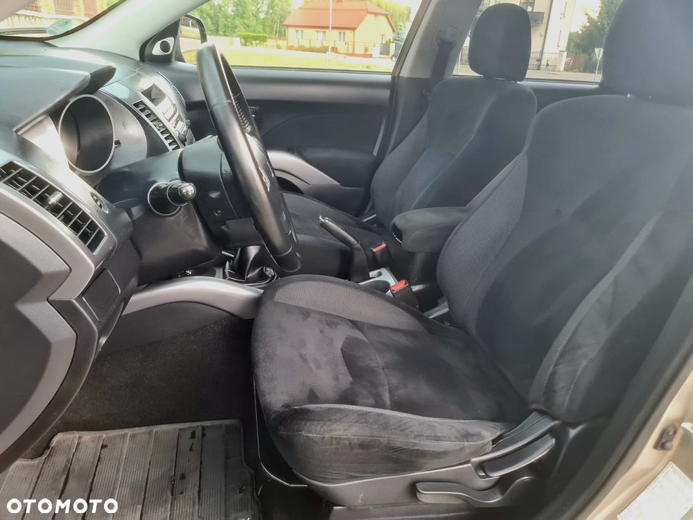 Mitsubishi Outlander 2.4 4WD Invite - 33