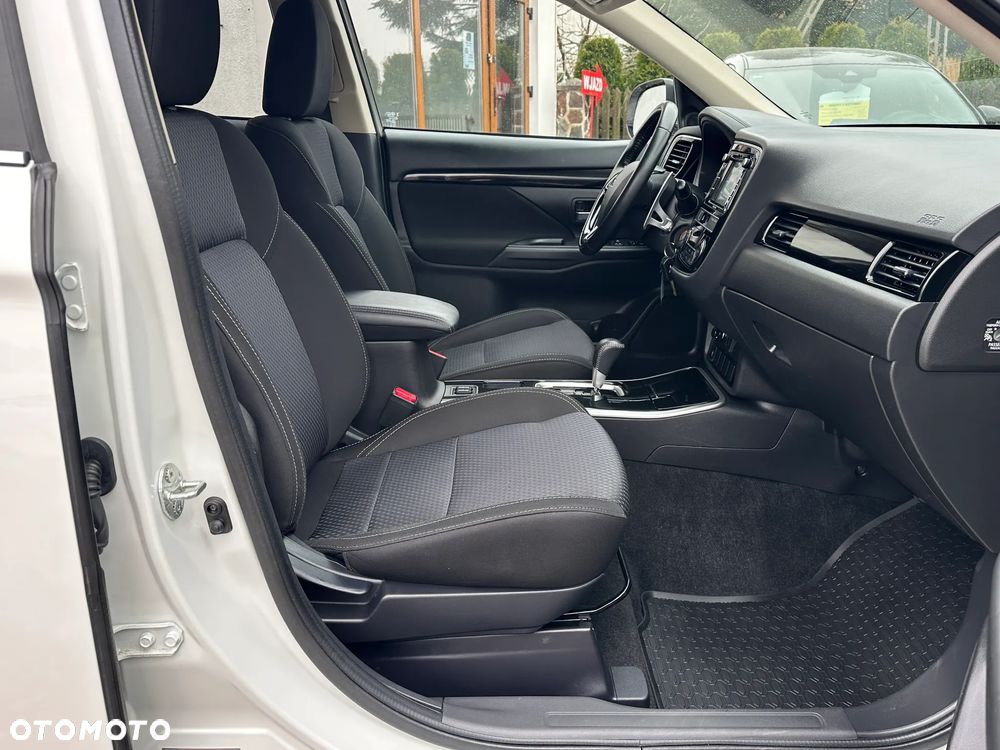 Mitsubishi Outlander 2.0 2WD CVT Diamant Edition+ - 14