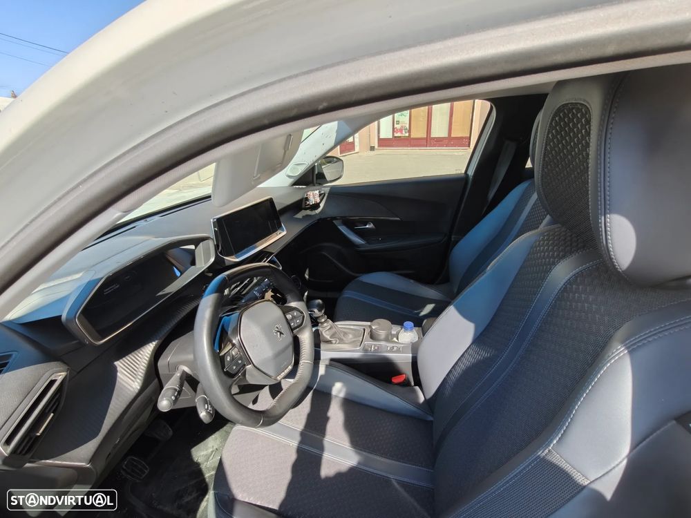 Peugeot 2008 1.2 PureTech Allure - 4