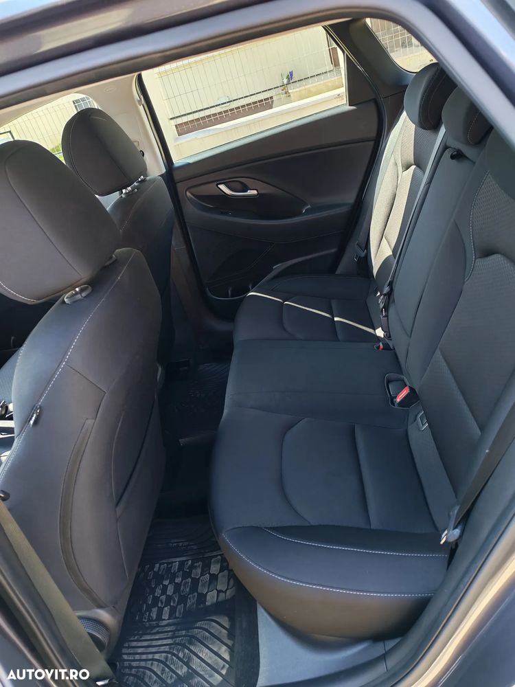 Hyundai i30 1.4 100CP 5DR M/T Highway - 13