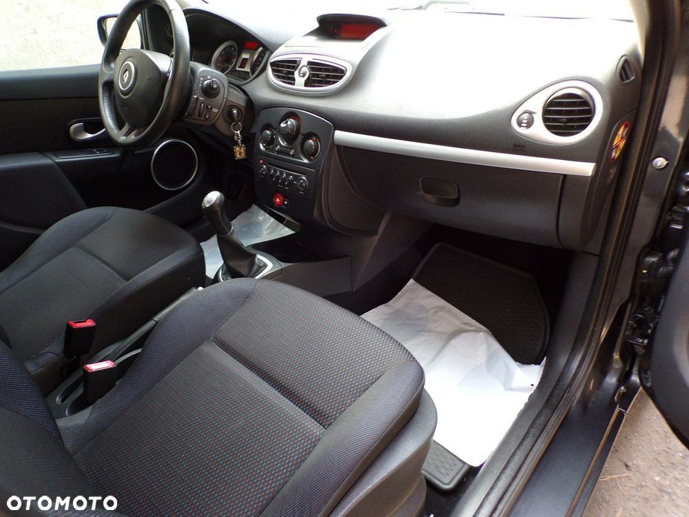 Renault Clio - 21