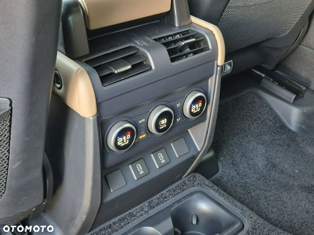 Land Rover Defender 130 D350 X-Dynamic HSE - 29