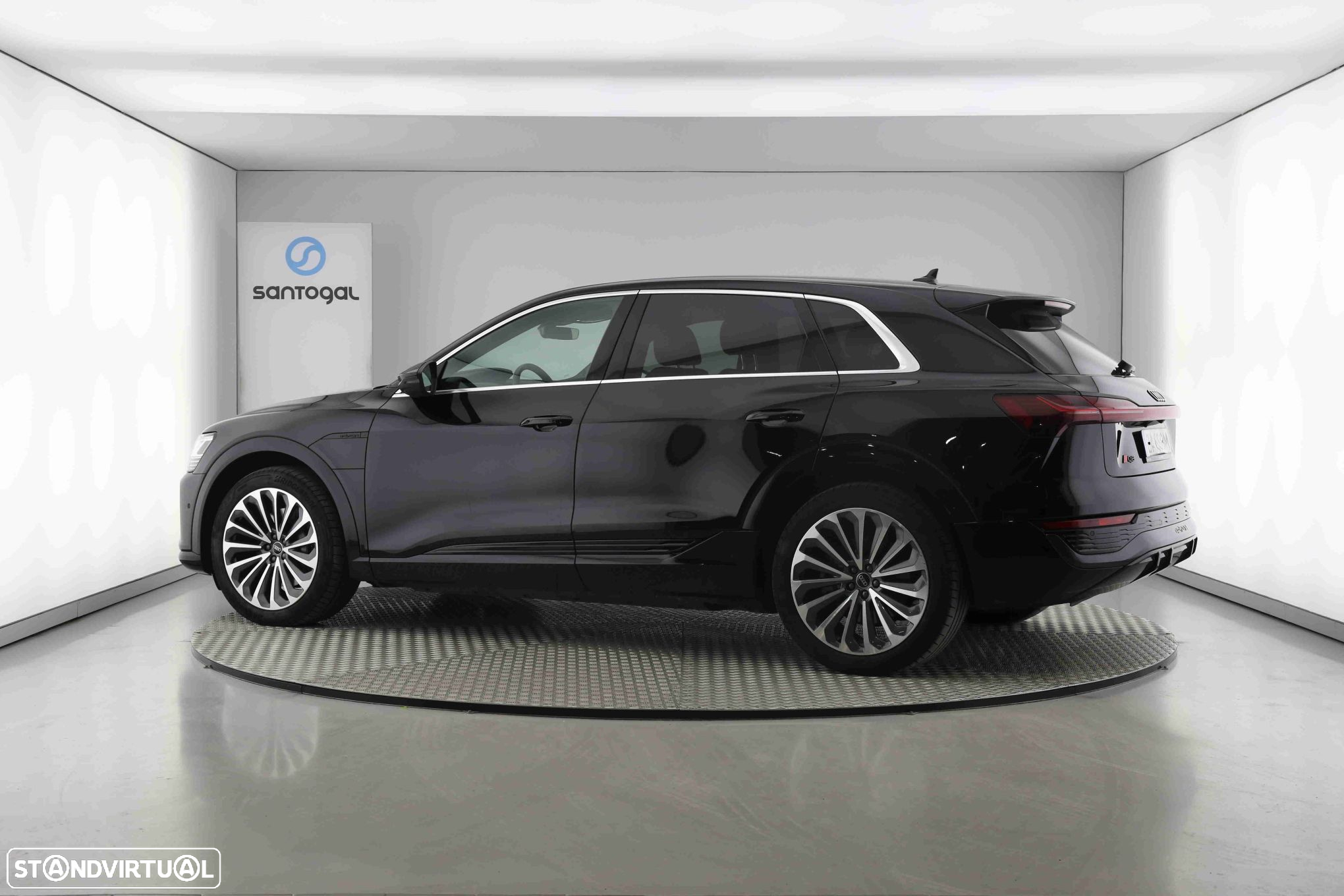 Audi Q8 e-Tron 50 quattro S line - 4
