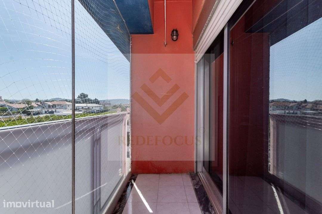 Apartamento T2 com varandas em Santa Maria de Lamas - Grande imagem: 3/27