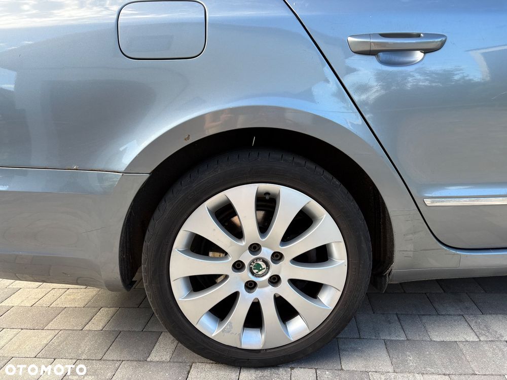 Skoda Superb 2.0 TDI Elegance DSG - 8