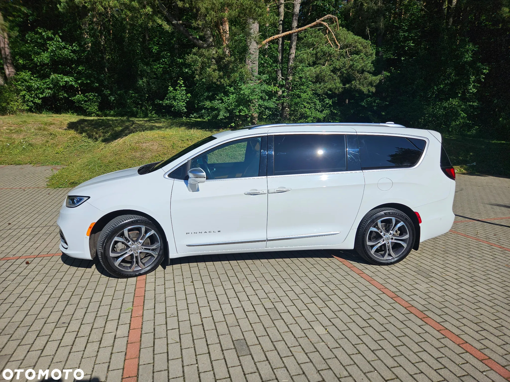 Chrysler Pacifica - 8