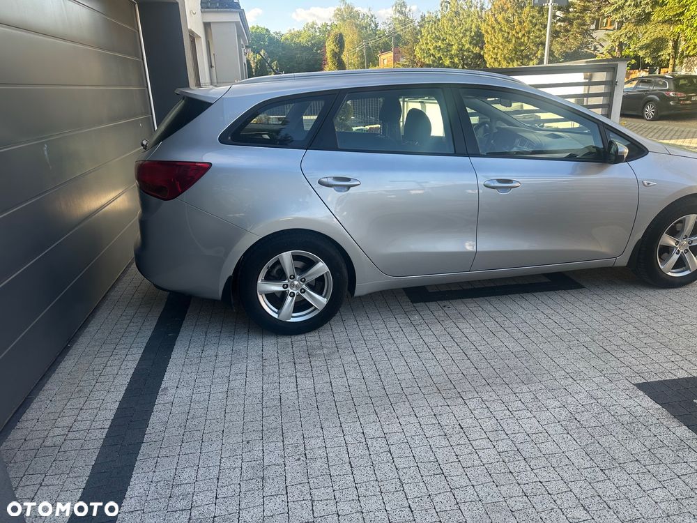 Kia Ceed 1.4 L - 12