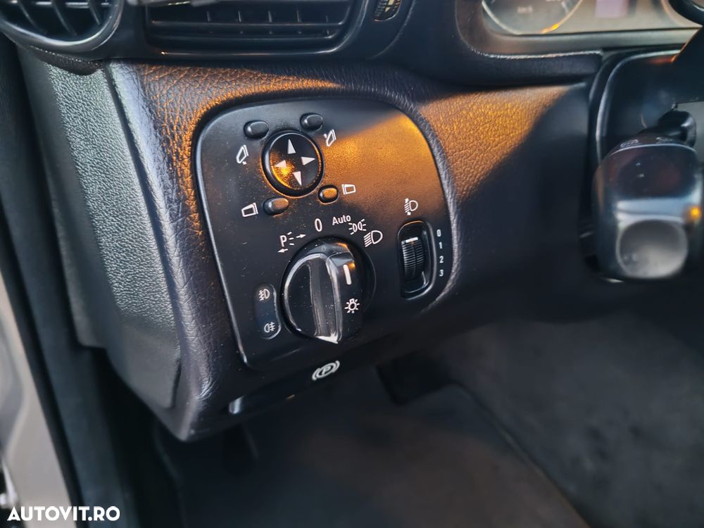 Mercedes-Benz C - 12