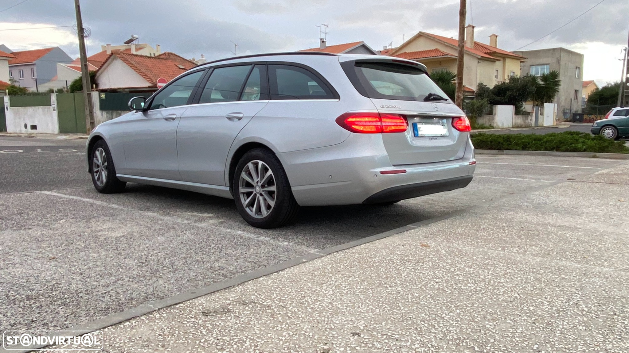 Mercedes-Benz E 220 d T 9G-TRONIC Avantgarde - 25