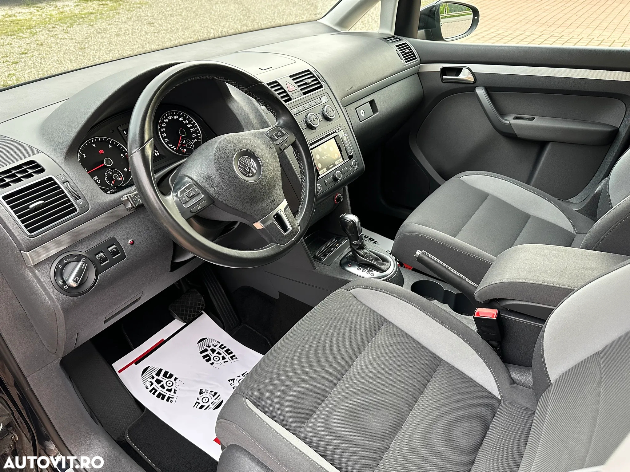 Volkswagen Touran 2.0 TDI DPF BlueMotion Technology DSG Life - 16