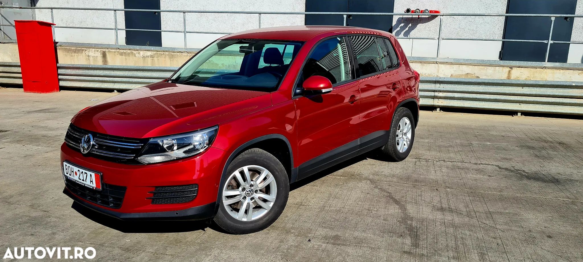Volkswagen Tiguan - 1