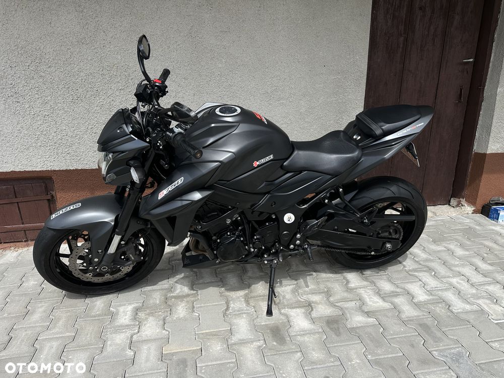 Suzuki GSX - 10