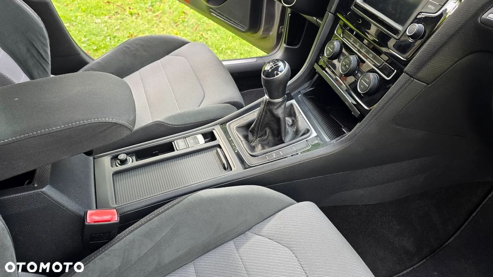 Volkswagen Golf 1.4 TSI BMT Highline - 23