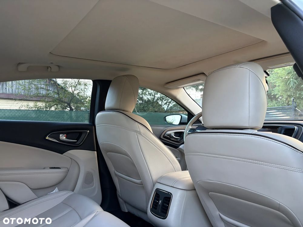Chrysler 200 - 16
