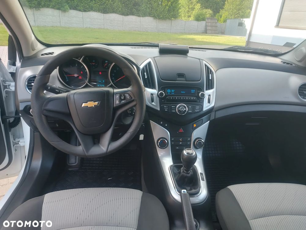 Chevrolet Cruze 1.6 LS - 9