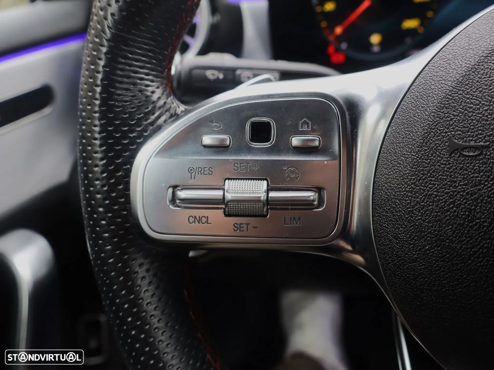 Mercedes-Benz A 250 e AMG Line - 13