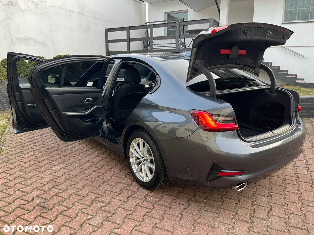 BMW Seria 3 320i xDrive - 31