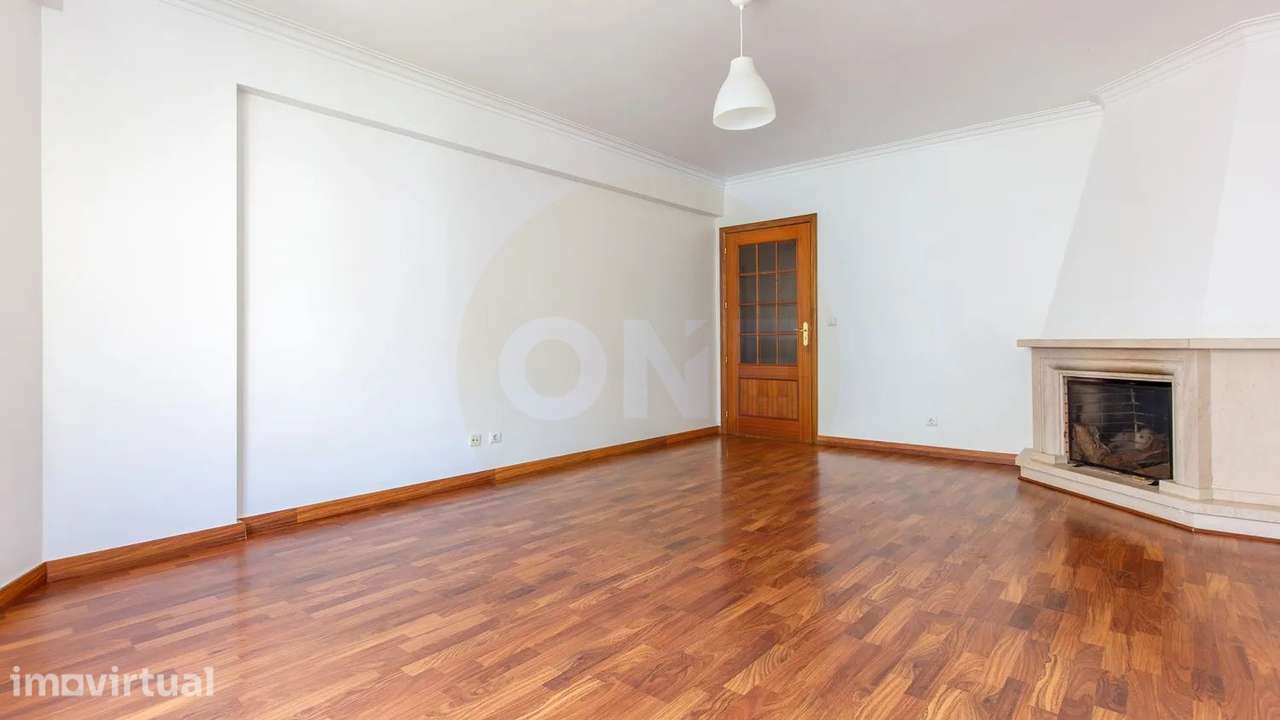 Apartamento T3 Santa Marta do Pinhal com estacionamento e suite - Grande imagem: 3/27