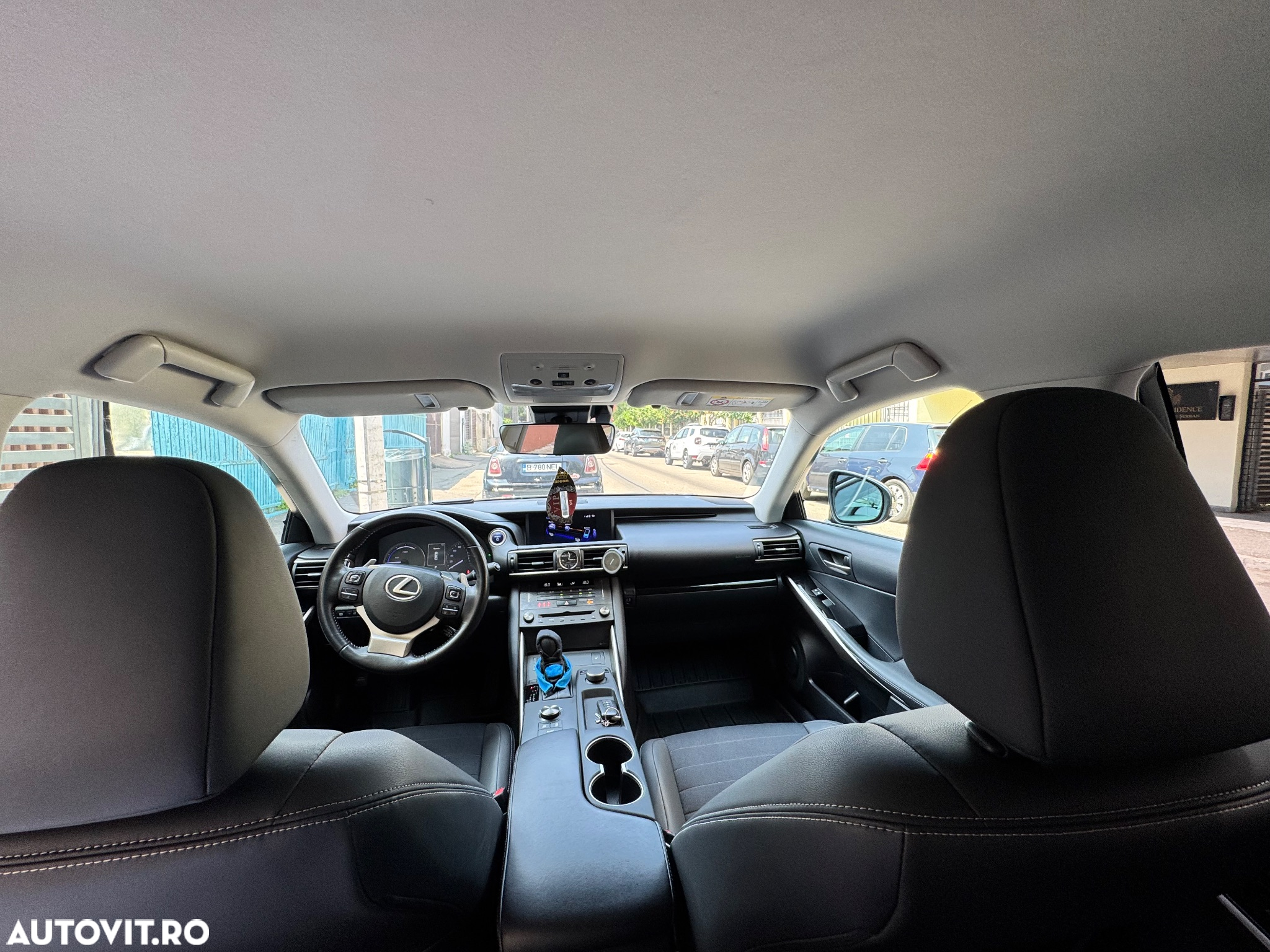 Lexus Seria IS 300h Luxury Line - 12