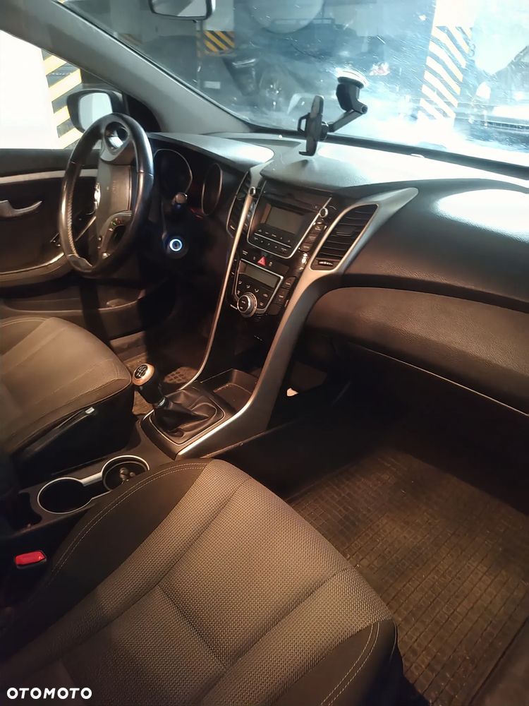 Hyundai i30 1.6 GDI Classic + - 22