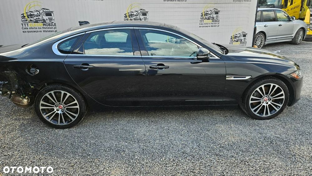 Jaguar XF - 18