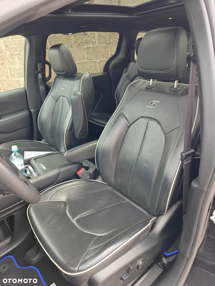 Chrysler Pacifica - 19