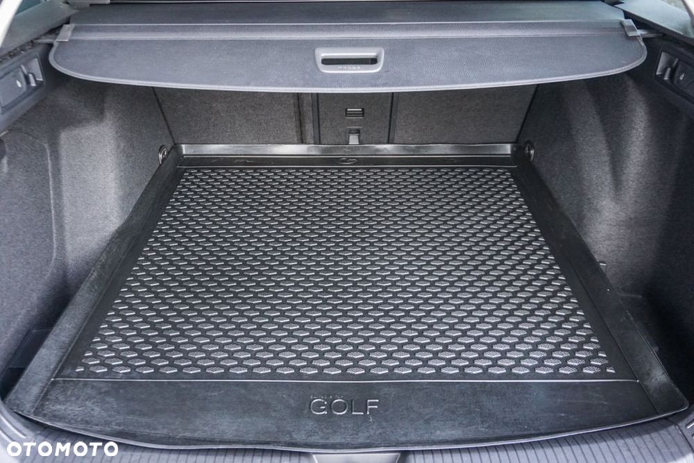 Volkswagen Golf - 34