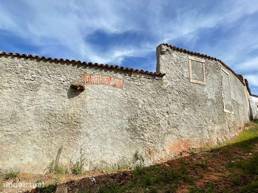 Moradia em estado de ruína, na pequena e pitoresca aldeia de Landal - Grande imagem: 2/11