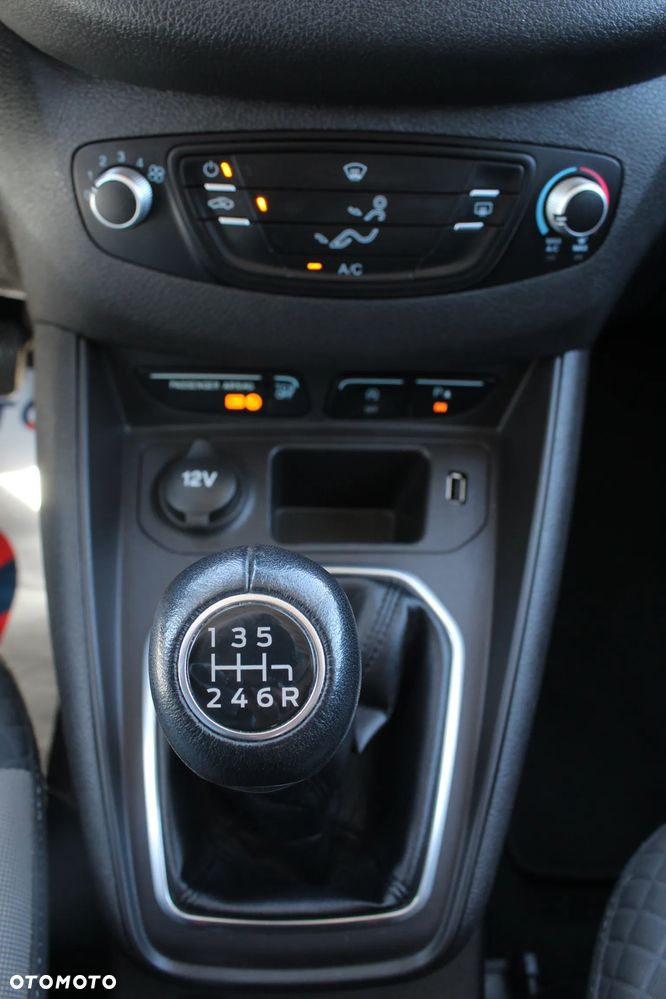 Ford Tourneo Courier 1.0 EcoBoost S&S Titanium - 37